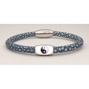 Le bracelet yin yang en galuchat bleu