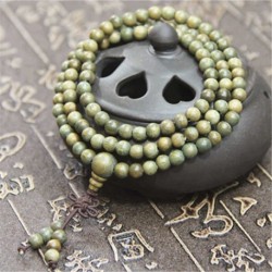 Bracelet mala 108 perles de santal vert clair naturelles