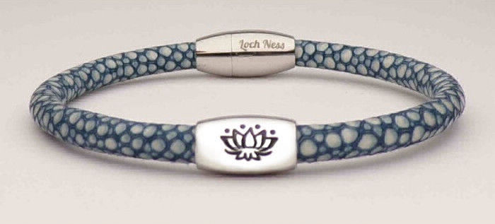 bracelet cuir galuchat bleu et fleur de lotus